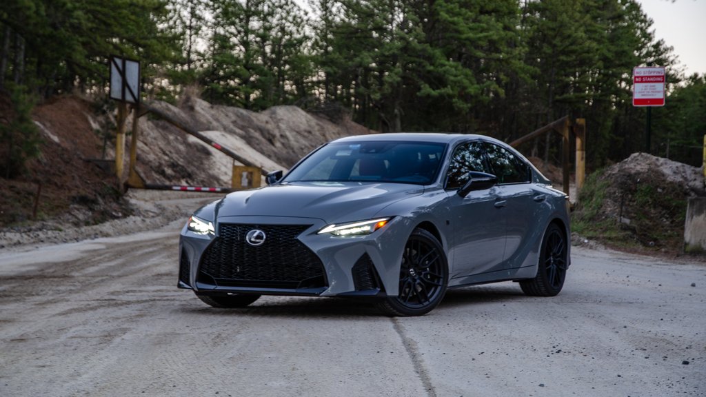 2024 Lexus IS 500: Pros e Contras do V8