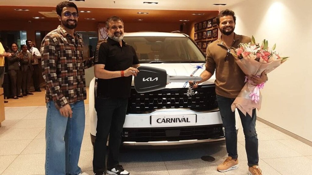 Suresh Raina recibe su nuevo Kia Carnival