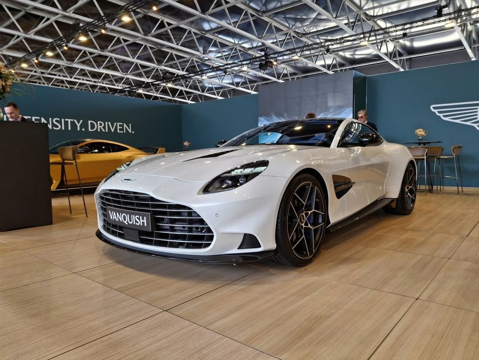 Aston Martin Vanquish: Belleza y Poder