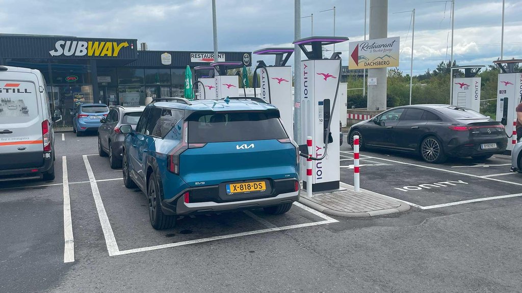 Disminución de cargadores eléctricos en carreteras