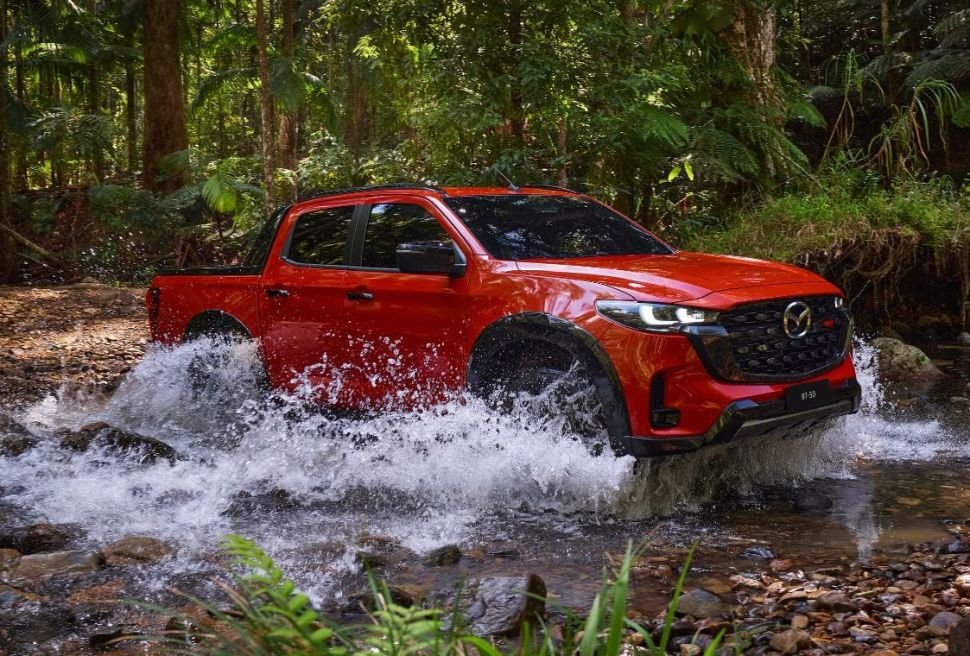 Mazda BT-50 con un logo gigante y nuevas características